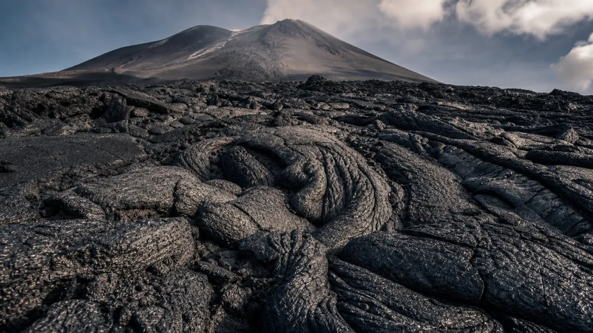 Volcan Etna : altitude, éruptions et caractéristiques